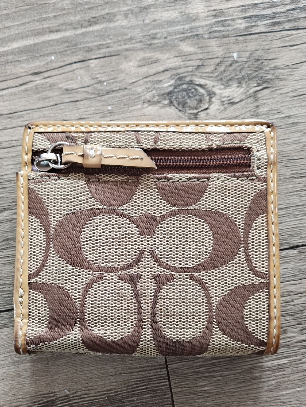 Coach Signature Wallet. - Picture 2 of 6